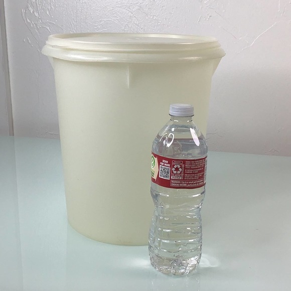 Tupperware Other - Vintage Tupperware X-Large Carry all Round food container with matching lid